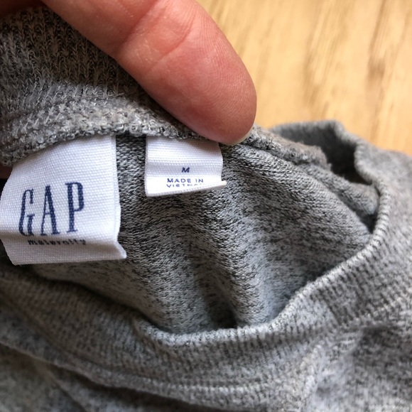 GAP maternity nursing sweatshirt , M - Picture 9 of 10